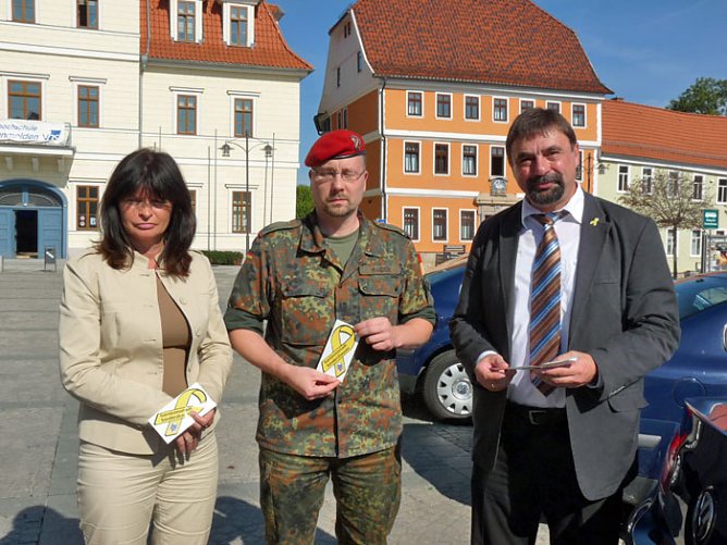 Solidarit&auml;t mit Soldaten (Foto: Karl-Heinz Herrmann)