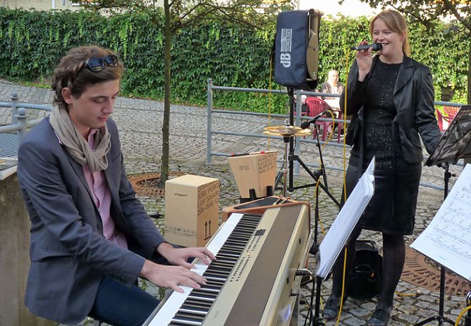 Kritisches zum Feiertag (Foto: Karl-Heinz Herrmann) Kritisches zum Feiertag (Foto: Karl-Heinz Herrmann)