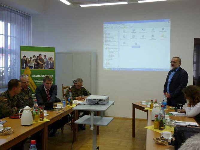 Aktion Gelbe Schleife (Foto: Karl-Heinz Herrmann)