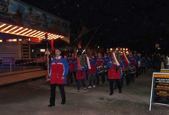 Lindwurm in der Stadt (Foto: Karl-Heinz Herrmann)