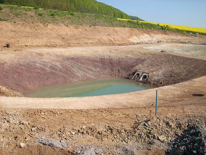 Entwässerung B4 (Foto: Karl-Heinz Herrmann) Entwässerung B4 (Foto: Karl-Heinz Herrmann)