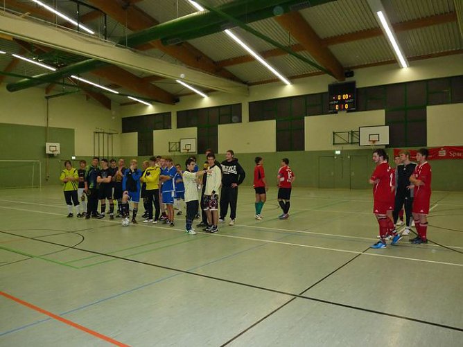 Hallenfußballnacht in Sondershausen (Foto: Karl-Heinz Herrmann) Hallenfußballnacht in Sondershausen (Foto: Karl-Heinz Herrmann)