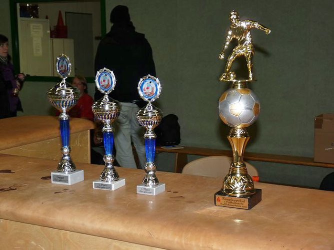 Hallenfußballnacht in Sondershausen (Foto: Karl-Heinz Herrmann) Hallenfußballnacht in Sondershausen (Foto: Karl-Heinz Herrmann)