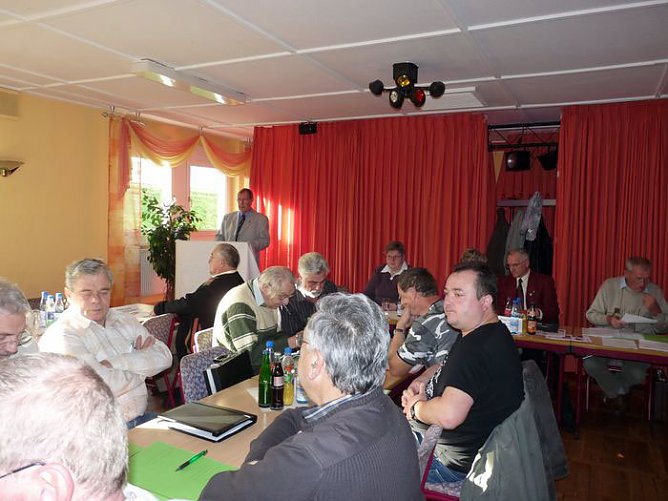 Gartenfreunde haben gewählt (Foto: Karl-Heinz Herrmann) Gartenfreunde haben gewählt (Foto: Karl-Heinz Herrmann)