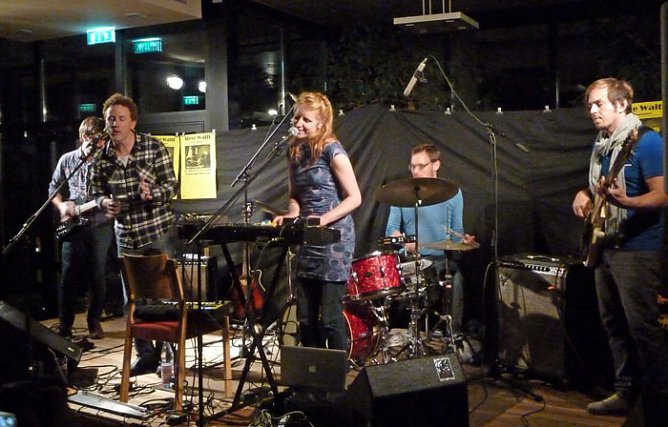 Steve Waitt & The Mansisters (Foto: Karl-R. Lüttich) Steve Waitt & The Mansisters (Foto: Karl-R. Lüttich)