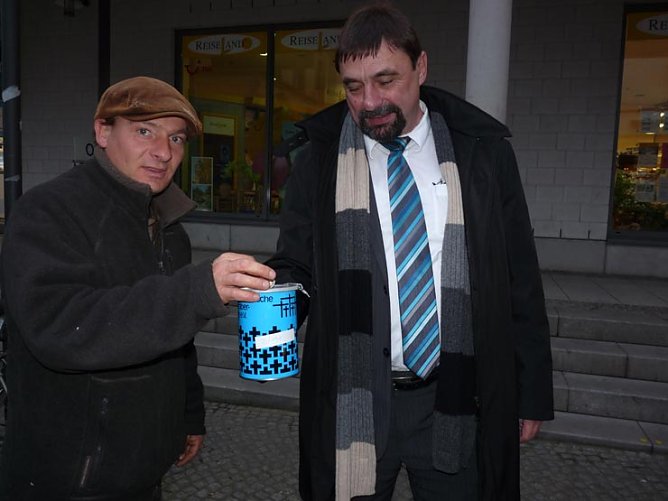 Für Kriegsgräber gesammelt (Foto: Karl-Heinz Herrmann) Für Kriegsgräber gesammelt (Foto: Karl-Heinz Herrmann)