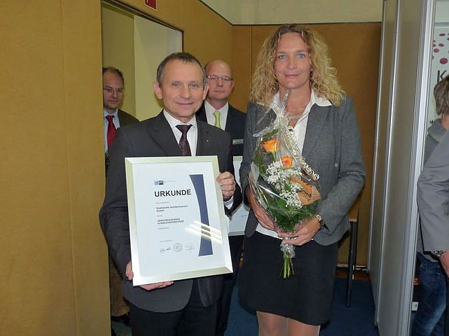 Auszeichnung "Hervorragender Ausbildungsbetrieb" (Foto: Karl-Heinz Herrmann)