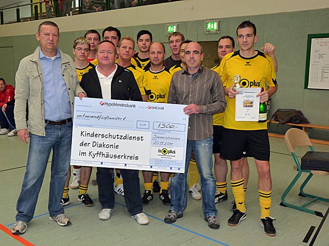 Da wurde kr&auml;ftig getroffen (Foto: Karl-Heinz Herrmann)