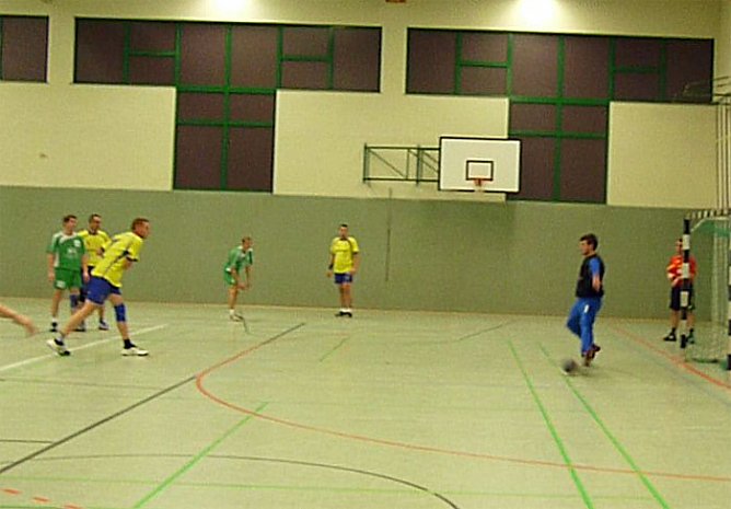 In der 2. Halbzeit versemmelt (Foto: Karl-Heinz Herrmann) In der 2. Halbzeit versemmelt (Foto: Karl-Heinz Herrmann)