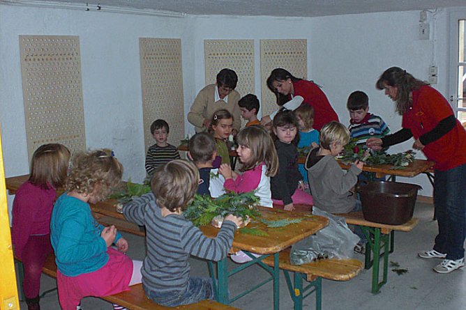 Floristin stand hilfreich zur Seite (Foto: Kindervilla Bad Frankenhausen)