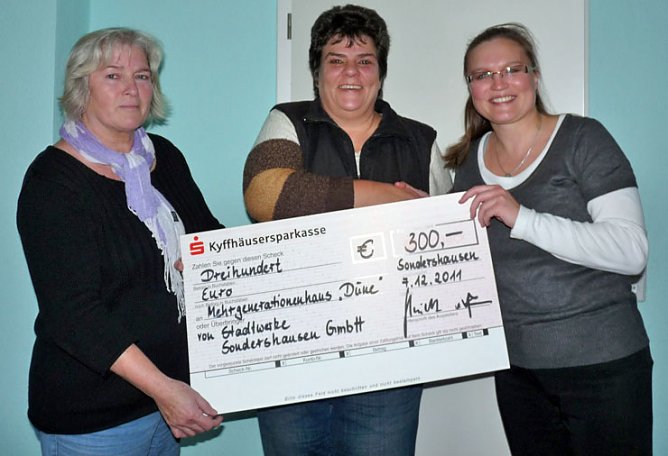 Unterstützung vor dem Fest (Foto: Karl-Heinz Herrmann) Unterstützung vor dem Fest (Foto: Karl-Heinz Herrmann)