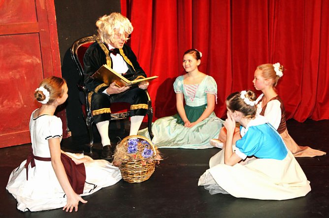 "Coppelia" (Foto: Günter Herting) "Coppelia" (Foto: Günter Herting)