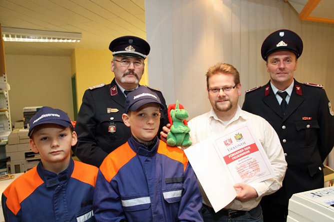 Förderer der Feuerwehr geehrt (Foto: Günter Herting) Förderer der Feuerwehr geehrt (Foto: Günter Herting)