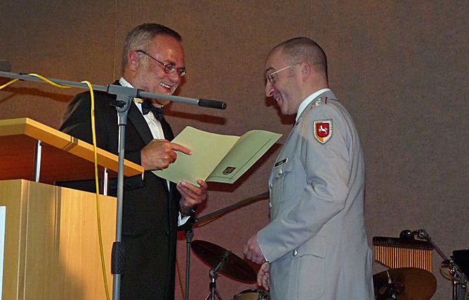 Verdienstsmedaille erhalten (Foto: Karl-Heinz Herrmann) Verdienstsmedaille erhalten (Foto: Karl-Heinz Herrmann)