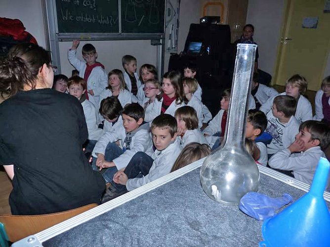 Klimaexperimente im Klassenzimmer (Foto: Karl-Heinz Herrmann)