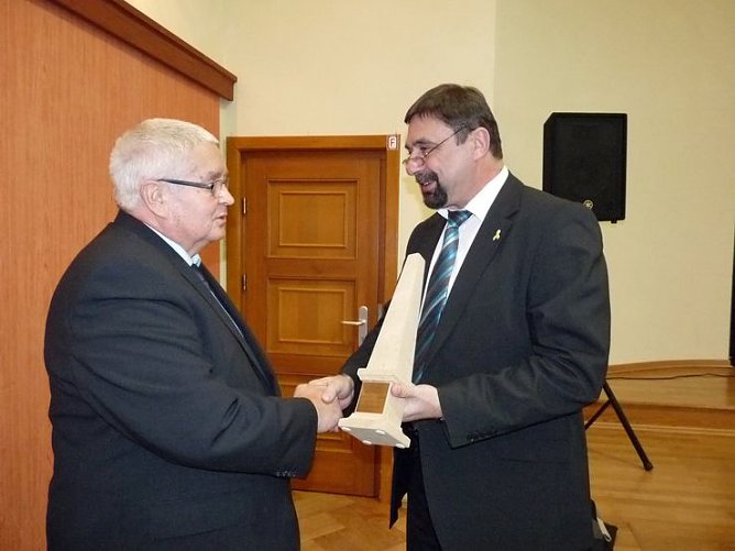 Ehrengabe erhalten (Foto: Karl-Heinz Herrmann) Ehrengabe erhalten (Foto: Karl-Heinz Herrmann)