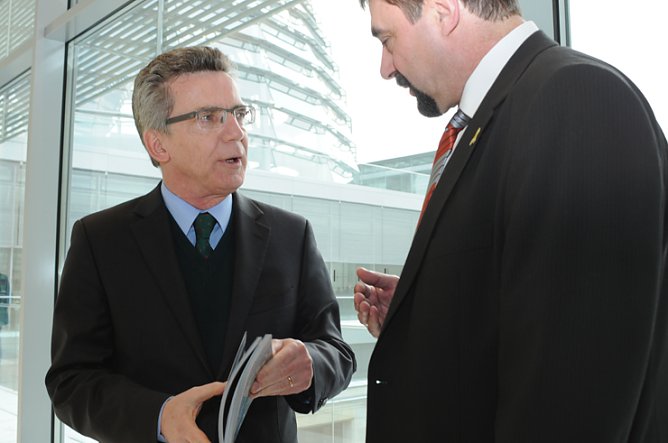 Verteidigungsminister eingeladen (Foto: MDB Selle)