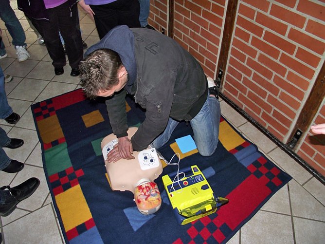 Erste-Hilfe Schulung der Freiwilligen (Foto: Domizil Bad Frankenhausen) Erste-Hilfe Schulung der Freiwilligen (Foto: Domizil Bad Frankenhausen)