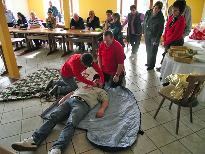 Erste-Hilfe Schulung der Freiwilligen (Foto: Domizil Bad Frankenhausen) Erste-Hilfe Schulung der Freiwilligen (Foto: Domizil Bad Frankenhausen)