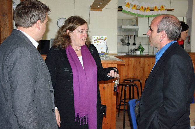 Im Jugendhaus Greußen diskutiert (Foto: Karl-Heinz Herrmann) Im Jugendhaus Greußen diskutiert (Foto: Karl-Heinz Herrmann)