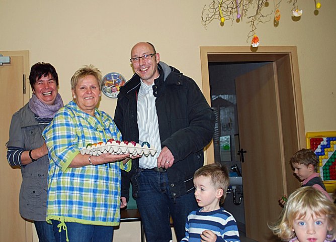 Freude bei Kindern und Senioren (Foto: CDU Greußen) Freude bei Kindern und Senioren (Foto: CDU Greußen)