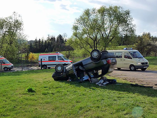 Mit Blaulicht durch Berka (Foto: Karl-Heinz Herrmann) Mit Blaulicht durch Berka (Foto: Karl-Heinz Herrmann)
