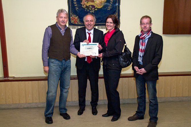 Geld f&uuml;r den TSV 04 Holzsu&szlig;ra e.V. (Foto: J&ouml;rg Esser)
