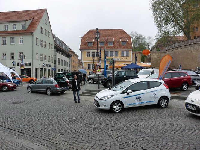 Verregneter Start (Foto: Karl-Heinz Herrmann)