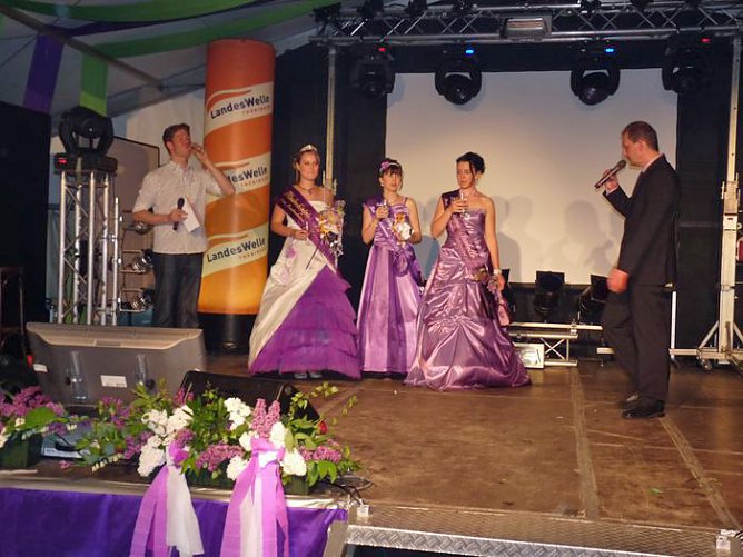 Die Wahl der Fliederk&ouml;nigin (1) (Foto: Karl-Heinz Herrmann)