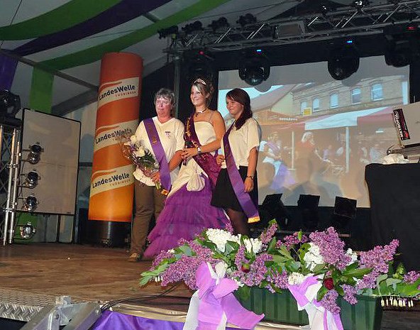 Die Wahl der Fliederk&ouml;nigin (1) (Foto: Karl-Heinz Herrmann)