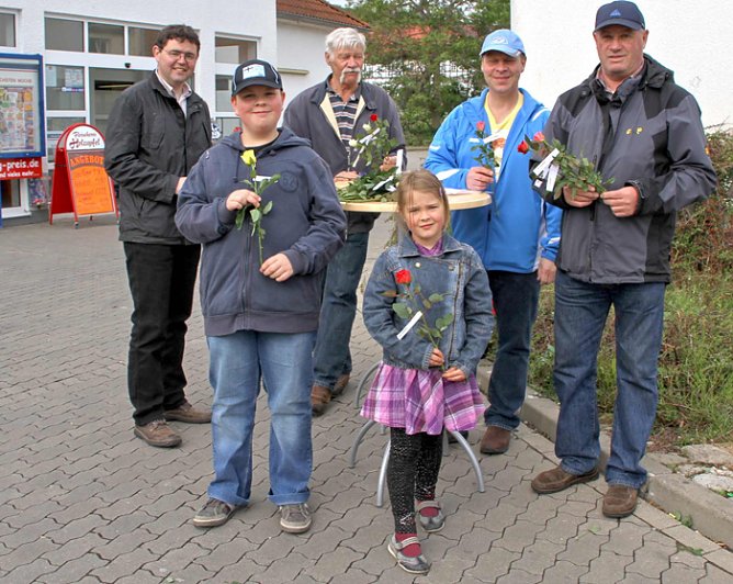 Eine Rose zum Muttertag (Foto: B. Wollweber) Eine Rose zum Muttertag (Foto: B. Wollweber)