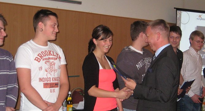 Europass wird &uuml;bergeben (Foto: privat)