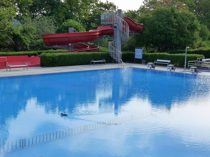 Anbaden im Bergbad (Foto: Karl-Heinz Herrmann)