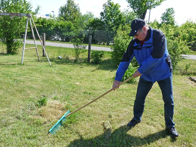 Arbeitseinsatz am Vatertag (Foto: Karl-Heinz Herrmann)
