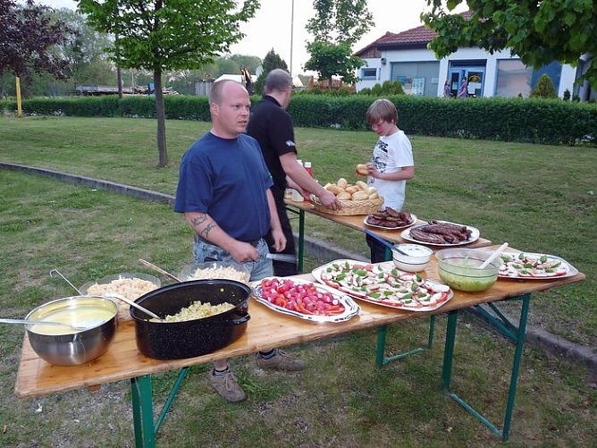 Gemeinsam gefeiert (Foto: Karl-Heinz Herrmann) Gemeinsam gefeiert (Foto: Karl-Heinz Herrmann)