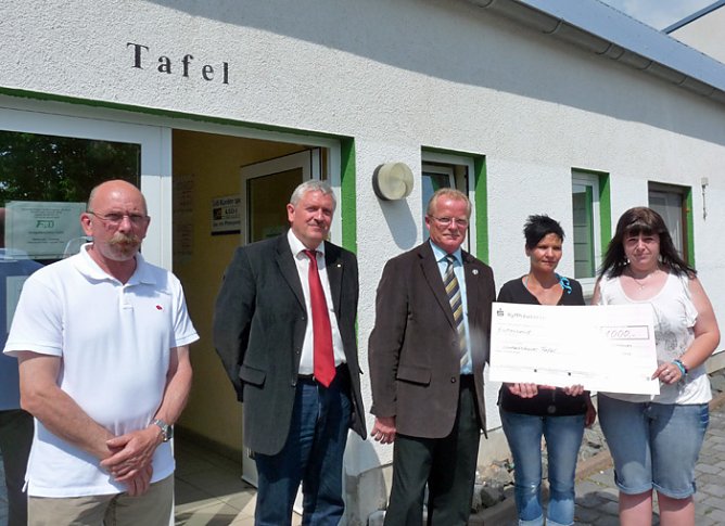 Hilfe erhalten (Foto: Karl-Heinz Herrmann) Hilfe erhalten (Foto: Karl-Heinz Herrmann)