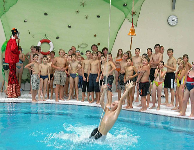 Mit Überraschungen (Foto: Kyffhäuser-Therme) Mit Überraschungen (Foto: Kyffhäuser-Therme)