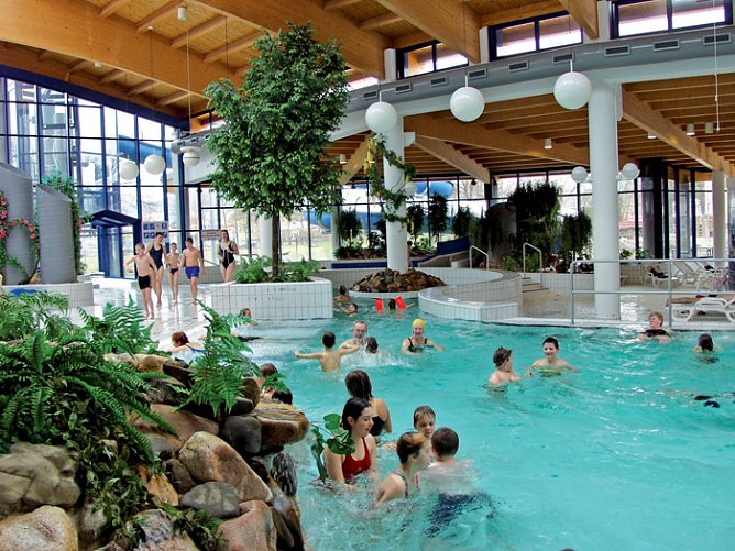 Mit Überraschungen (Foto: Kyffhäuser-Therme) Mit Überraschungen (Foto: Kyffhäuser-Therme)