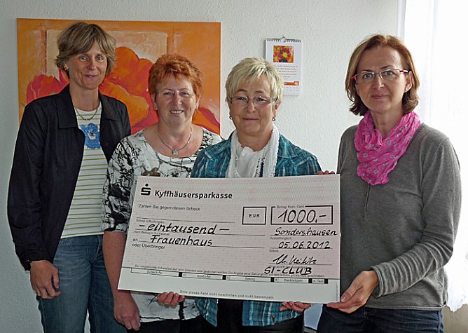 Spende &uuml;berreicht (Foto: Karl-Heinz Herrmann)