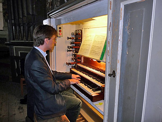 Zwei Mal für die Orgel (Foto: Karl-Heinz Herrmann) Zwei Mal für die Orgel (Foto: Karl-Heinz Herrmann)