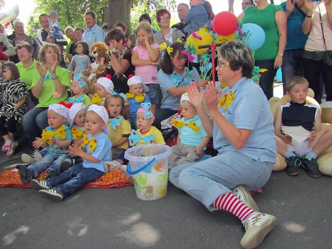 Partystimmung zum 20. Stra&szlig;enfest (Foto: Kindervilla Bad Frankenhausen)