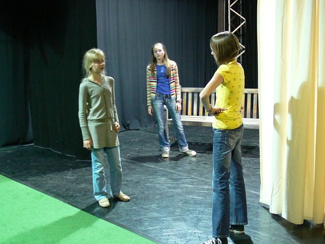 Theaterjugendclub mit Uraufführung (Foto: Theater) Theaterjugendclub mit Uraufführung (Foto: Theater)