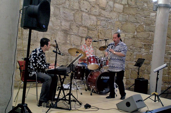 Die Klezmer-Gruppe OKNA aus Dresden (Foto: Archiv Landesmusikakademie) Die Klezmer-Gruppe OKNA aus Dresden (Foto: Archiv Landesmusikakademie)