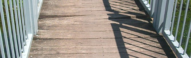 Fußgängerbrücke über Wipper (Foto: Karl-Heinz Herrmann) Fußgängerbrücke über Wipper (Foto: Karl-Heinz Herrmann)