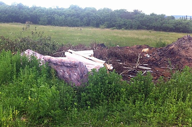 Widerrechtliche Ablagerungen (Foto: Stadt Sondershausen) Widerrechtliche Ablagerungen (Foto: Stadt Sondershausen)