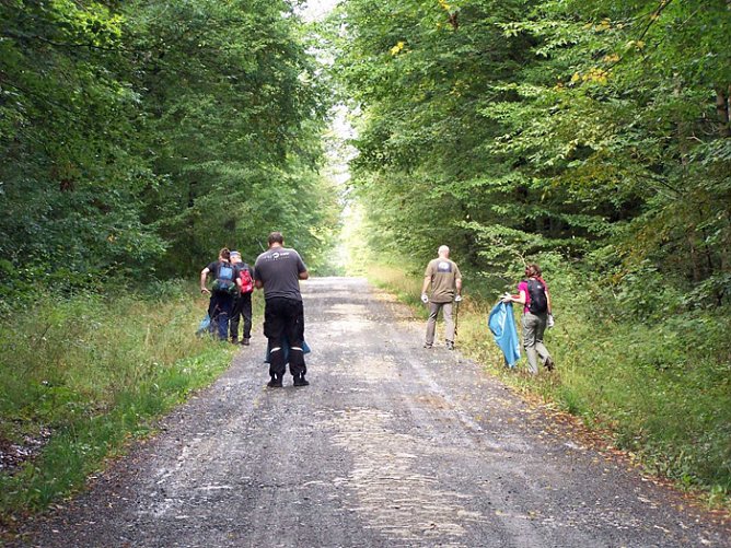 CITO - M&uuml;llsuche im Possenwald (Foto: M. Stiel)