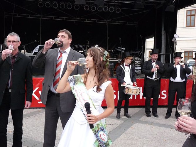 Weinfest er&ouml;ffnet (Foto: Karl-Heinz Herrmann)