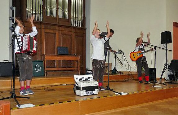 Wieder Treff der Generationen (Foto: Karl-Heinz Herrmann) Wieder Treff der Generationen (Foto: Karl-Heinz Herrmann)