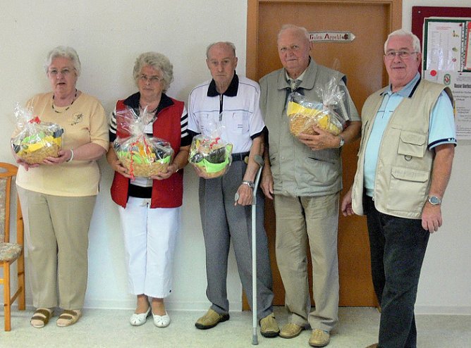 Vorstand einmütig wieder gewählt (Foto: Monika Träger) Vorstand einmütig wieder gewählt (Foto: Monika Träger)