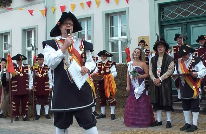 Jubil&auml;umsumzug durch Frankenhausen (Foto: Karl-Heinz Herrmann)